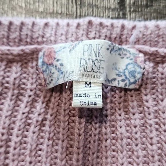 🌴 Pink Rose v-neck Sweater 🌴 - Picture 2 of 4